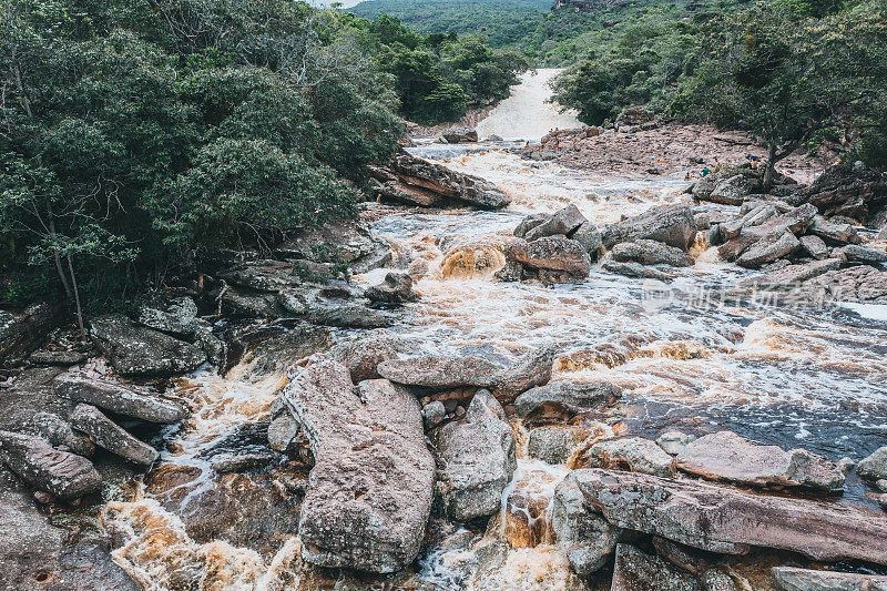 瀑布Ribeirão做Meio附近Lençois在Chapada Diamantina在巴西巴伊亚